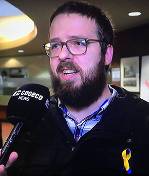 mdoulos on tv talking to reporter